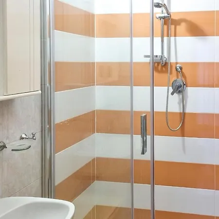 1 Bedroom Pet Friendly In Apartment